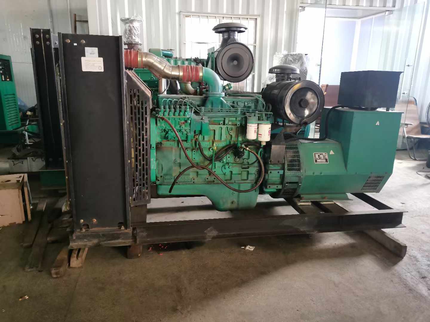 云龙发电机租赁如何确定电缆的承载电流是否在安全范围内？