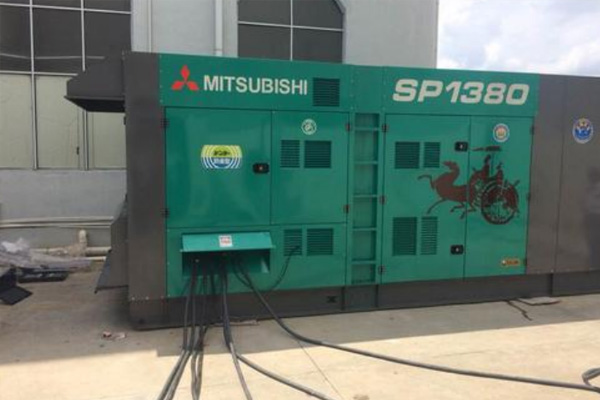 云龙为什么有些柴油发电机组的输出电压可以调节？