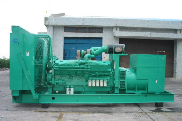 云龙工厂发电机应急发电时如何更准确地检查发电机状态？